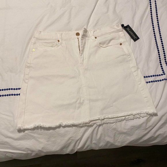 Blank NYC Dresses & Skirts - NWT Blank NYC White Denim Frayed Skirt Size 30
